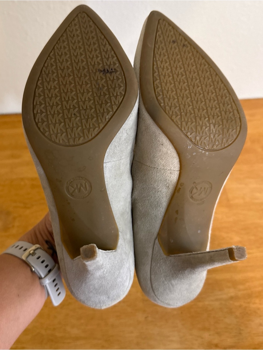 Michael Kors Taupe Beige Pointed Toe Heels Strap Buckle 8.5 4” Heel - Picture 6 of 9